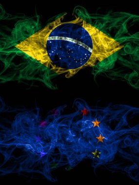Brezilya, Brezilya Avrupa 'ya karşı Avrupa, Avrupa ve Gey dumanlı mistik bayraklar yan yana yerleştirildi. Kalın renkli ipeksi soyut duman bayrakları.