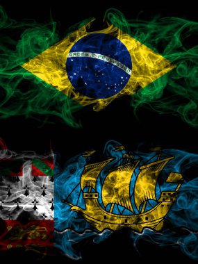 Brezilya, Brezilya Fransa, Fransa, Fransa, Saint-Pierre ve Miquelon dumanlı mistik bayrakları karşı karşıya. Kalın renkli ipeksi soyut duman bayrakları.