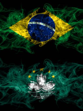 Brezilya, Brezilya - Macau, Çin, yan yana yerleştirilmiş Çin dumanlı mistik bayrakları. Kalın renkli ipeksi soyut duman bayrakları.