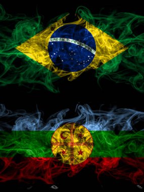 Brezilya, Brezilya Mapuches 'e karşı yan yana yerleştirilmiş dumanlı mistik bayraklar. Kalın renkli ipeksi soyut duman bayrakları.