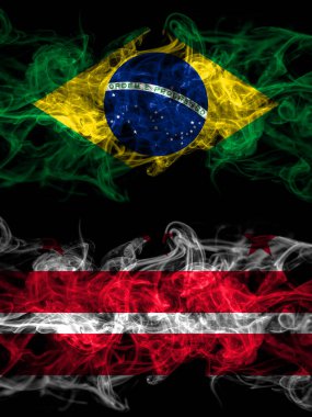 Brezilya, Brezilya, Amerika Birleşik Devletleri, Amerika, ABD, ABD, Amerika Bölgesi, Kolombiya Bölgesi, Washington dumanlı mistik bayrakları yan yana yerleştirildi. Kalın renkli ipeksi soyut duman bayrakları.