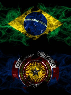 Brezilya, Brezilya, Amerika Birleşik Devletleri, Amerika, ABD, Amerika, Amerika, El Paso, Teksas dumanlı mistik bayrakları karşı karşıya. Kalın renkli ipeksi soyut duman bayrakları.