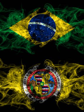 Brezilya, Brezilya, Amerika Birleşik Devletleri, Amerika, ABD, Amerika, Amerika, Honolulu, Hawaii dumanlı mistik bayrakları karşı karşıya. Kalın renkli ipeksi soyut duman bayrakları.