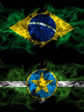 Brezilya, Brezilya, Amerika Birleşik Devletleri, Amerika, ABD, Amerika, Jackson, Mississippi mistik bayrakları ile karşı karşıya. Kalın renkli ipeksi soyut duman bayrakları.