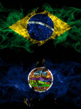 Brezilya, Brezilya, Amerika Birleşik Devletleri, Amerika, ABD, Amerika, Amerika, Kansas 'ın dumanlı mistik bayrakları ile karşı karşıya. Kalın renkli ipeksi soyut duman bayrakları.