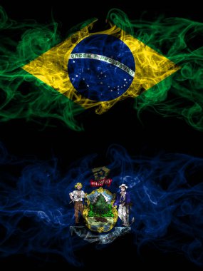 Brezilya, Brezilya, Amerika Birleşik Devletleri, Amerika, ABD, Amerika, Amerika, Maine, yan yana yerleştirilmiş dumanlı mistik bayraklar. Kalın renkli ipeksi soyut duman bayrakları.