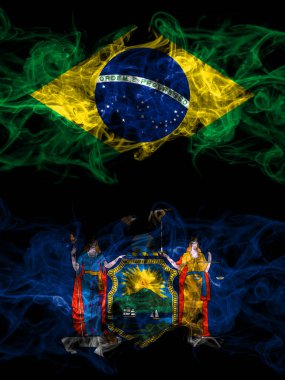 Brezilya, Brezilya, Amerika Birleşik Devletleri, Amerika, ABD, ABD, Amerika, New York, yan yana yerleştirilmiş gizemli bayraklar. Kalın renkli ipeksi soyut duman bayrakları.