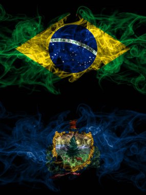 Brezilya, Brezilya, Amerika Birleşik Devletleri, Amerika, ABD, Amerika, Amerika, Vermont, yanyana yerleştirilmiş dumanlı mistik bayraklar. Kalın renkli ipeksi soyut duman bayrakları.