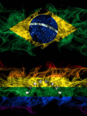 Brezilya, Brezilya, Venezuela 'ya karşı eşcinsel dumanlı mistik bayraklar yan yana. Kalın renkli ipeksi soyut duman bayrakları.