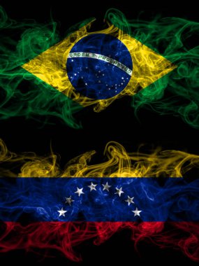 Brezilya, Brezilya, Venezuela 'ya karşı yan yana yerleştirilmiş dumanlı mistik bayraklar. Kalın renkli ipeksi soyut duman bayrakları.