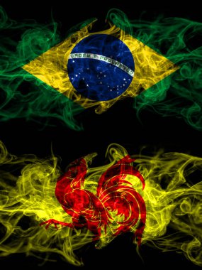 Brezilya, Brezilya, Wallonia 'ya karşı yan yana yerleştirilmiş gizemli bayraklar. Kalın renkli ipeksi soyut duman bayrakları.