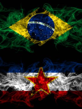 Brezilya, Brezilya Yugoslavya 'ya karşı Yugoslavya, Yugoslav dumanlı mistik bayrakları yan yana yerleştirildi. Kalın renkli ipeksi soyut duman bayrakları.