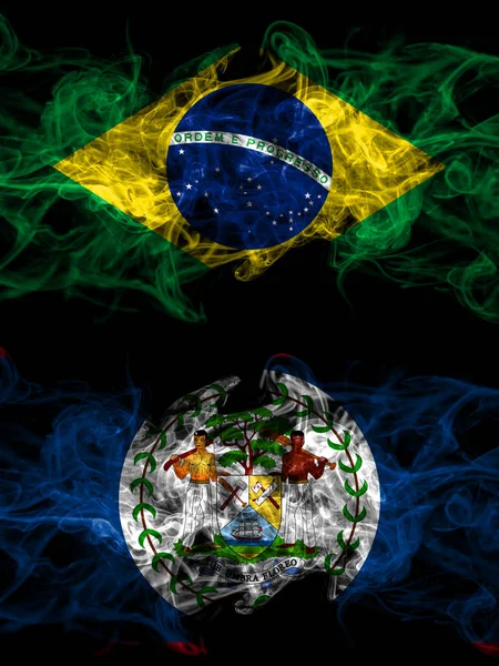 Brezilya, Brezilya, Belize 'ye karşı Belizyalı dumanlı mistik bayraklar yan yana dizilmiş. Kalın renkli ipeksi soyut duman bayrakları.