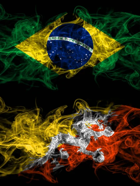 Brasilien Brasilien Gegen Bhutan Bhutans Rauchige Mystische Flaggen Nebeneinander Dick — Stockfoto