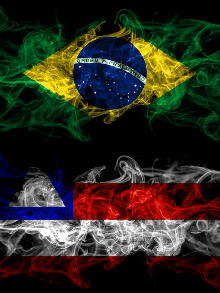 Brezilya, Brezilya, Brezilya, Brezilya yan yana yerleştirilmiş Bahia dumanlı mistik bayrakları. Kalın renkli ipeksi soyut duman bayrakları.