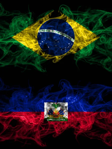 Brezilya, Brezilya, Haiti 'ye karşı yan yana yerleştirilmiş dumanlı mistik bayraklar. Kalın renkli ipeksi soyut duman bayrakları.