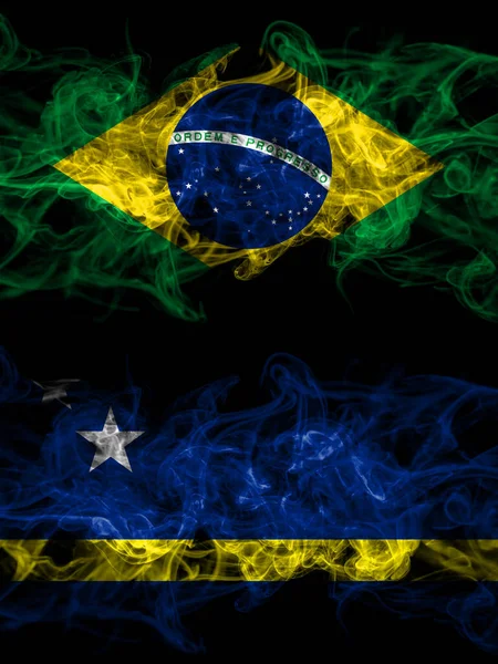 Бразилия Бразилия Против Нидерландов Голландия Куракао Дымящиеся Мистические Флаги Помещенные — стоковое фото