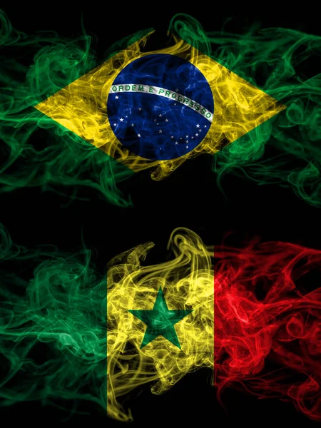 Brezilya Brezilya Senegal Dumanlı Mistik Bayraklara Karşı Yan Yana Kalın — Stok fotoğraf