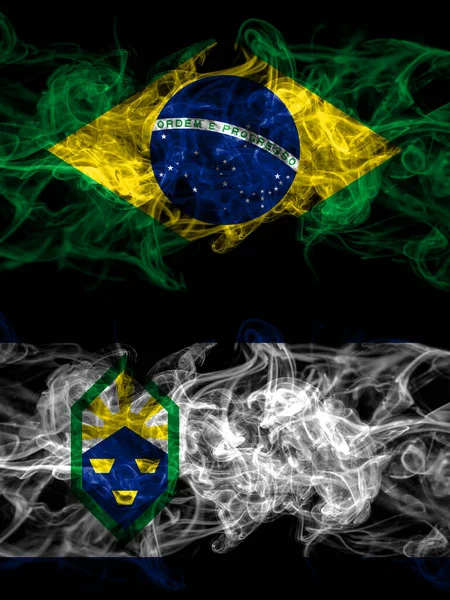 Brezilya, Brezilya, Amerika Birleşik Devletleri, Amerika, ABD, Amerika, Amerika, Colorado Springs, Colorado dumanlı mistik bayrakları karşı karşıya. Kalın renkli ipeksi soyut duman bayrakları.