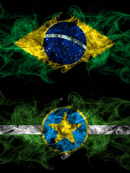 Brezilya, Brezilya, Amerika Birleşik Devletleri, Amerika, ABD, Amerika, Jackson, Mississippi mistik bayrakları ile karşı karşıya. Kalın renkli ipeksi soyut duman bayrakları.