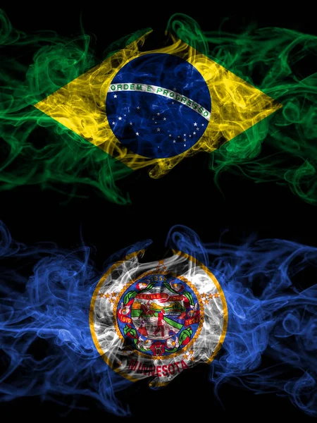 Brezilya, Brezilya, Amerika Birleşik Devletleri, Amerika, ABD, Amerika, Amerika, Minnesota, yan yana yerleştirilmiş dumanlı mistik bayraklar. Kalın renkli ipeksi soyut duman bayrakları.