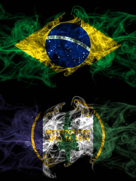 Brezilya, Brezilya, Amerika Birleşik Devletleri, Amerika, ABD, ABD, Amerika, Palo Alto, Kaliforniya 'nın dumanlı mistik bayrakları karşı karşıya. Kalın renkli ipeksi soyut duman bayrakları.