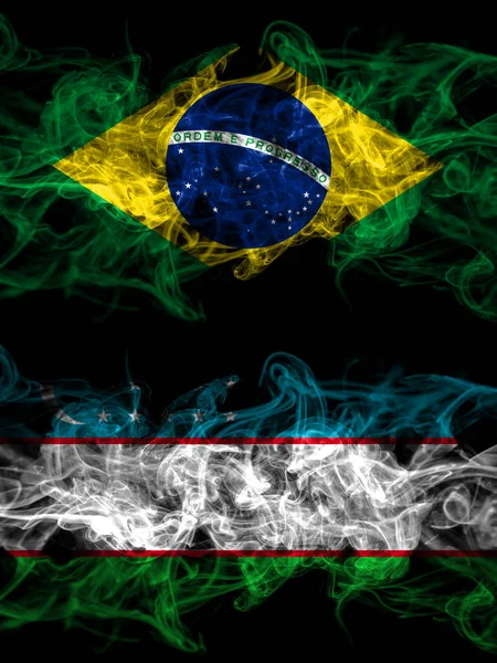 ブラジル ブラジル対ウズベキスタン煙霧の旗を並べて配置します 濃い色の絹のような抽象的な煙のフラグ — ストック写真