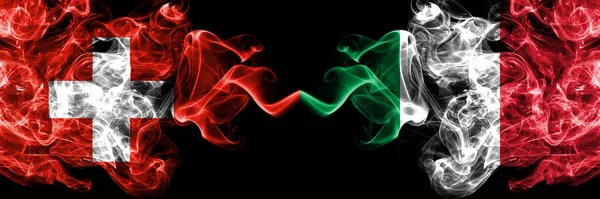 Švýcarsko Švýcarsko Itálie Italské Kouřové Mystické Vlajky Umístěné Bok Boku — Stock fotografie
