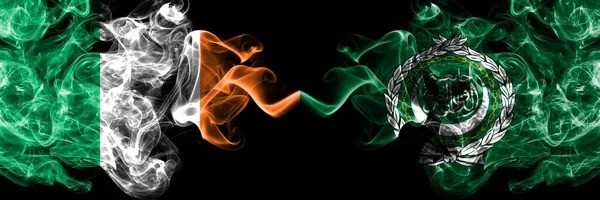아일랜드 공화국과 사이에서는 불안정 신비의 깃발이 나란히 있었다 갈색의 추상적 — 스톡 사진