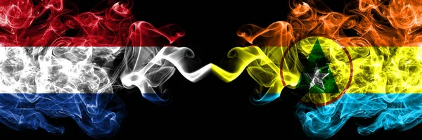 Нидерланды Против Курящего Мистического Флага Кабинды Размещенного Бок Бок Толстые — стоковое фото