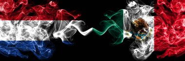Hollanda Meksika 'ya karşı, yan yana yerleştirilmiş Meksika dumanlı mistik bayrakları. Kalın renkli ipeksi soyut duman bayrakları.