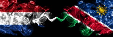 Hollanda Namibya 'ya karşı, Namibya' nın dumanlı mistik bayrakları yan yana yerleştirildi. Kalın renkli ipeksi soyut duman bayrakları.