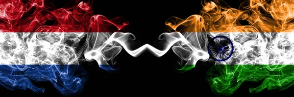Ολλανδία Εναντίον Ινδίας Καπνιστή Μυστικιστική Σημαίες Τοποθετούνται Δίπλα Δίπλα Χοντρές — Φωτογραφία Αρχείου