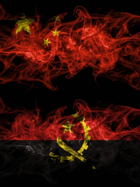China China Angola Bandeiras Místicas Fumegantes Angolanas Colocadas Lado Lado — Fotografia de Stock