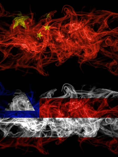 China China Gegen Brasilien Brasilien Bahia Rauchige Mystische Flaggen Nebeneinander — Stockfoto