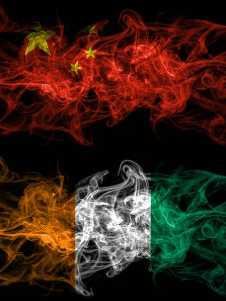 China China Elfenbeinküste Rauchige Mystische Flaggen Nebeneinander Platziert Dicke Seidig — Stockfoto