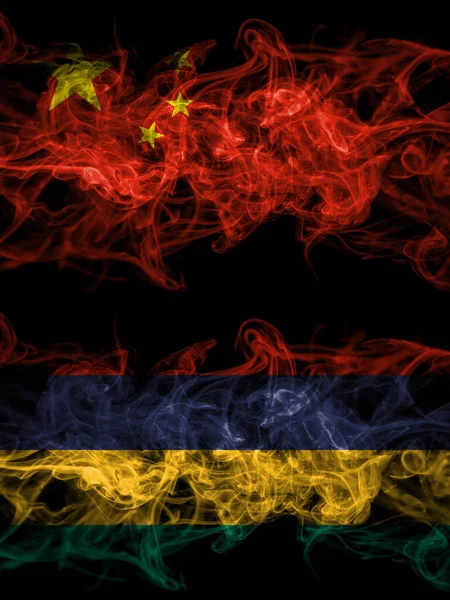 China China Mauritius Rauchige Mystische Flaggen Nebeneinander Platziert Dicke Seidig — Stockfoto