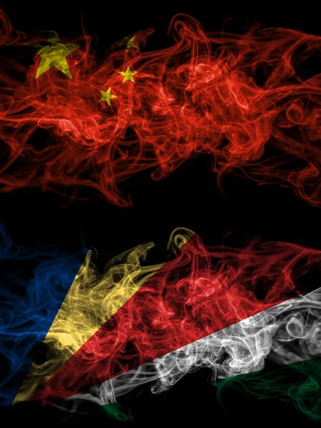 China China Seychellen Seychellois Rauchige Mystische Flaggen Nebeneinander Platziert Dicke — Stockfoto