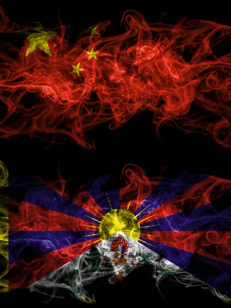 Cina Cina Tibet Tibet Cina Bandiere Mistiche Fumose Cinesi Affiancate — Foto Stock