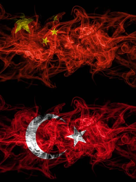 China China Gegen Die Türkei Türkisch Türkisch Rauchige Mystische Flaggen — Stockfoto