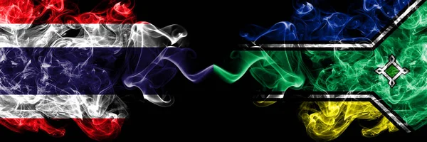 泰国对巴西 阿玛巴烟熏神秘的旗帜并排放置 浓密的彩色丝状抽象烟雾旗 — 图库照片