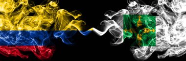 Kolombiya, Kolombiya, Brezilya devletlerine karşı Dağıtım Federal dumanlı mistik bayraklar yan yana yerleştirildi. Kalın renkli ipeksi soyut sigara bayrakları.