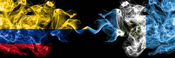 Kolumbie Kolumbie Guatemala Kouřové Mystické Vlajky Umístěny Bok Boku Silné — Stock fotografie
