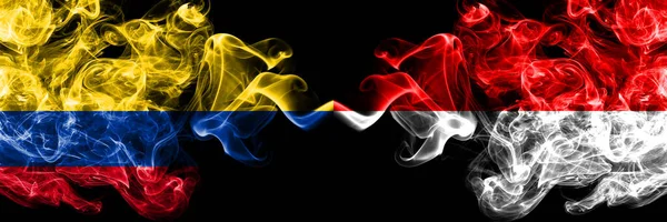 Kolumbie Kolumbie Indonésie Indonéské Kouřové Mystické Vlajky Umístěné Bok Boku — Stock fotografie