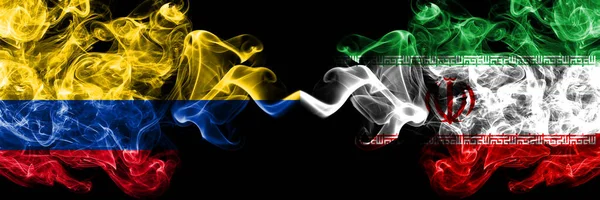 Colombia Colombia Mot Iran Iranska Rökiga Mystiska Flaggor Placerade Sida — Stockfoto