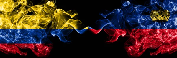 Kolumbie Kolumbie Lichtenštejnsko Kouřové Mystické Vlajky Umístěné Bok Boku Silné — Stock fotografie