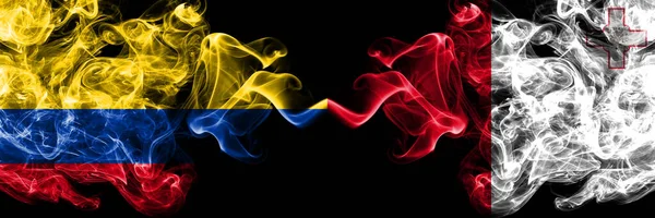 Colômbia Colômbia Malta Bandeiras Místicas Fumegantes Maltesas Colocadas Lado Lado — Fotografia de Stock