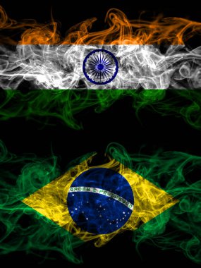 Hindistan, Brezilya 'ya karşı, yan yana yerleştirilmiş Brezilya dumanlı mistik bayrakları. Kalın renkli ipeksi soyut duman bayrakları.