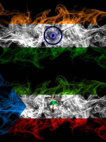 Ινδία Ινδία Εναντίον Ισημερινής Γουινέας Καπνιστές Μυστικιστικές Σημαίες Τοποθετούνται Δίπλα — Φωτογραφία Αρχείου