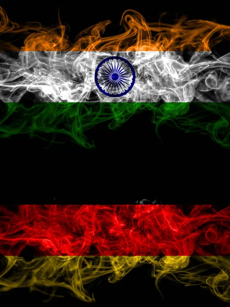 印度对德国 德国烟熏神秘主义旗帜并排放置 浓密的彩色丝状抽象烟旗 — 图库照片